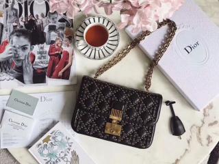 ディオール M5818CNOB M900 Dior ブラック スタッズラムスキン « Dioraddict » フラップバッグ ショルダー、クロスキャリー
