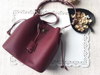 M54680 ルイヴィトン　巾着「LOUIS VUITTON LOCKME」ロックミー・バケット ショルダーバッグ プルンヌ ローズプードゥル