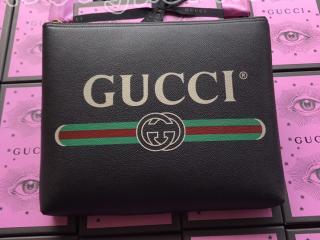 500981 0GCAT 8163 グッチ バッグ コピー 〔GUCCI〕 プリント ミディアムサイズ ポートフォリオ レディース クラッチバッグ 3色可選択 ブラック レザー