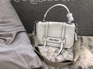 5BD078_2BYA_F0009_V_OOO ミュウミュウ バッグ スーパーコピー MIUMIU Grace Lux レザー レディース ショルダーバッグ 4色選択可 ホワイト