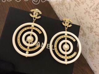 シャネルピアス 復古 CHANELイヤリング CCロゴピアス白い 黒を選択可