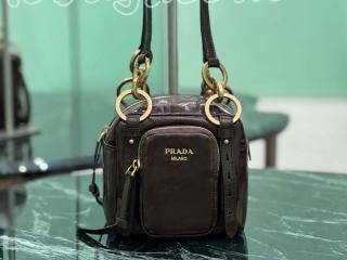 1BB137-1 プラダ バッグ スーパーコピー 25新作 PRADA プラダ ダングル レザー トップハンドル ミニバッグ レディース ショルダーバッグ