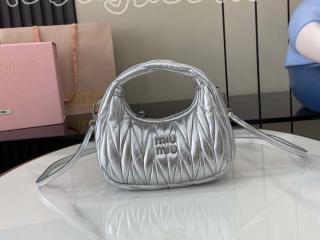 5BP078-1 ミュウミュウ バッグ コピー 25新作 MIUMIU ワンダー マテラッセレザー ホーボーミニバッグ レディース ハンドバッグ