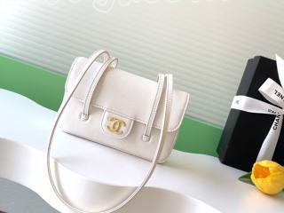 AP5068-4 シャネル バッグ コピー CHANEL 2026年春夏 プレコレクションシャイニー グレインド カーフスキン  ストラップ クラッチ バッグ