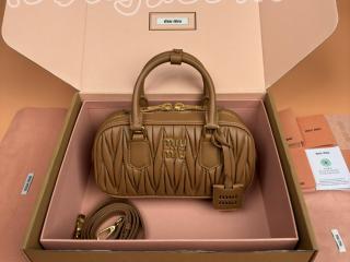 5BB142-4 ミュウミュウ バッグ コピー MIUMIU 26新作 アルカディ マテラッセレザー バッグ ショルダーバッグ