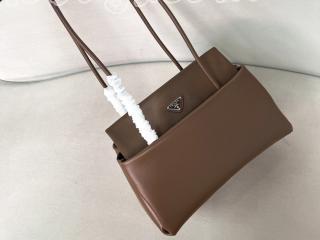 1BA495_2G52_F0201_V_OPO プラダ バッグ コピー 26新作 PRADA プラダ パサージュ ミディアム レザー バッグ Re-Nylon フラップ付 ショルダーバッグ