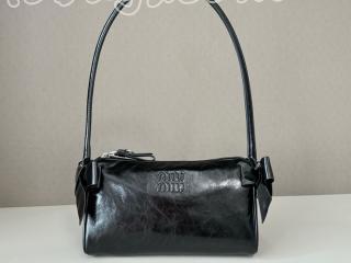5NE029-1 ミュウミュウ バッグ コピー 26新作 MIUMIU シャイニーレザー ポーチ レディース ショルダーバッグ